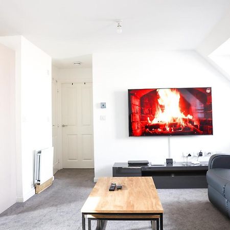 בריסטול Stunning Two-Bedroom Apartment At A3Ree, Free Parking, Near Cribbs Causeway Mall מראה חיצוני תמונה