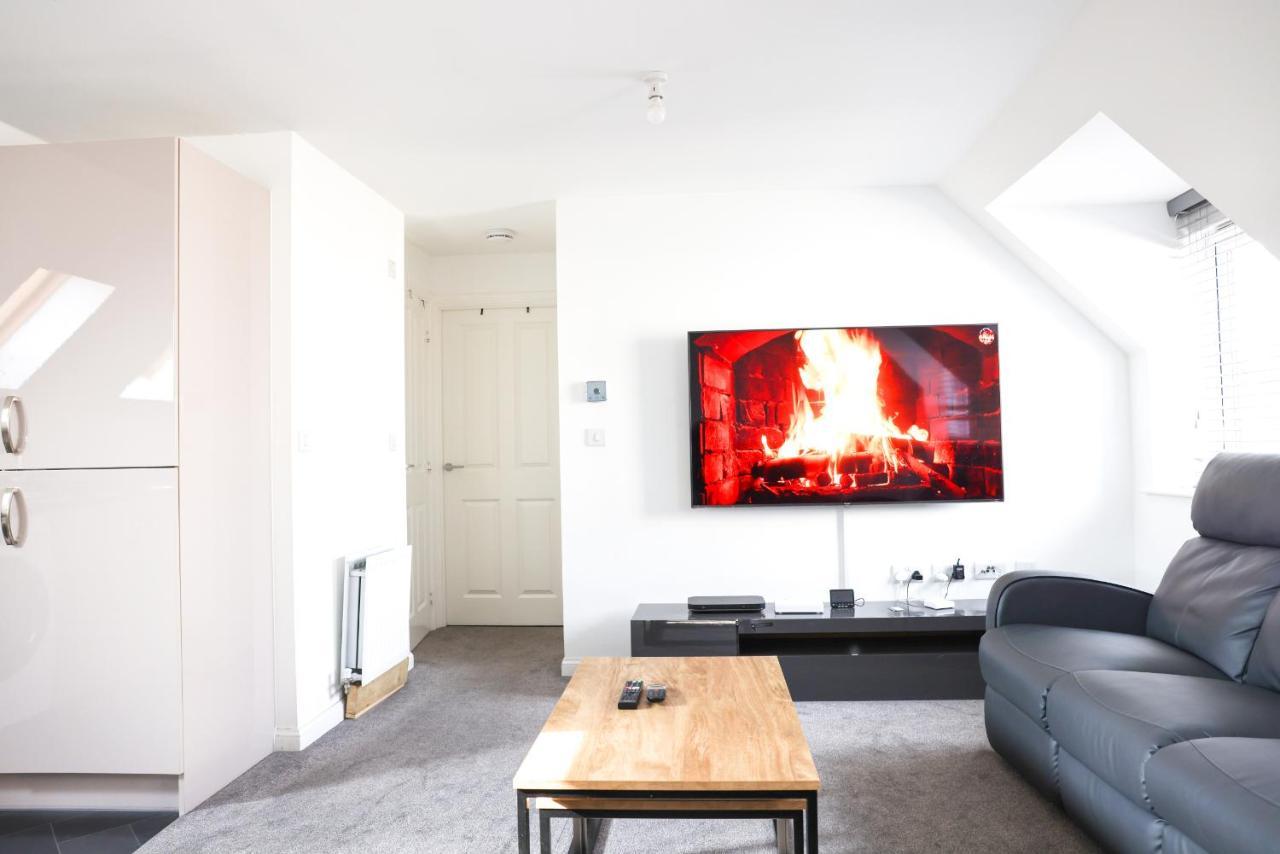 בריסטול Stunning Two-Bedroom Apartment At A3Ree, Free Parking, Near Cribbs Causeway Mall מראה חיצוני תמונה
