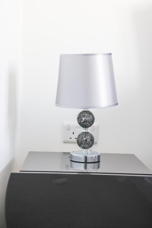 בריסטול Stunning Two-Bedroom Apartment At A3Ree, Free Parking, Near Cribbs Causeway Mall מראה חיצוני תמונה