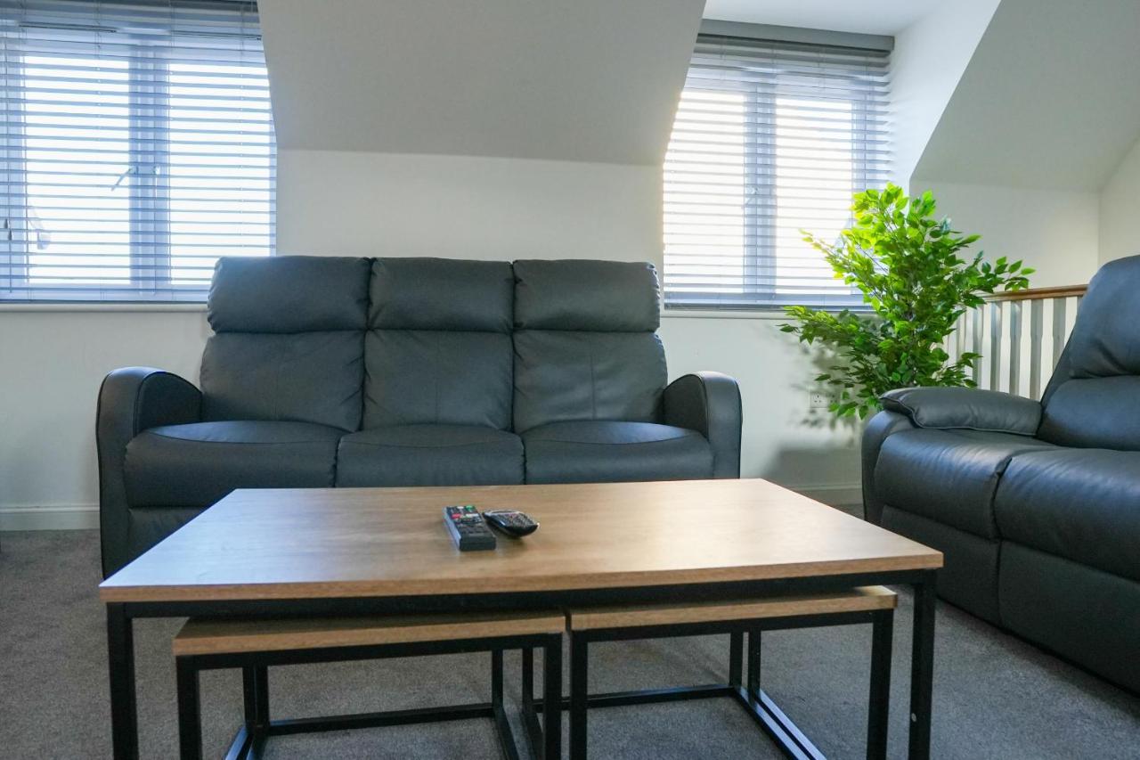 בריסטול Stunning Two-Bedroom Apartment At A3Ree, Free Parking, Near Cribbs Causeway Mall מראה חיצוני תמונה