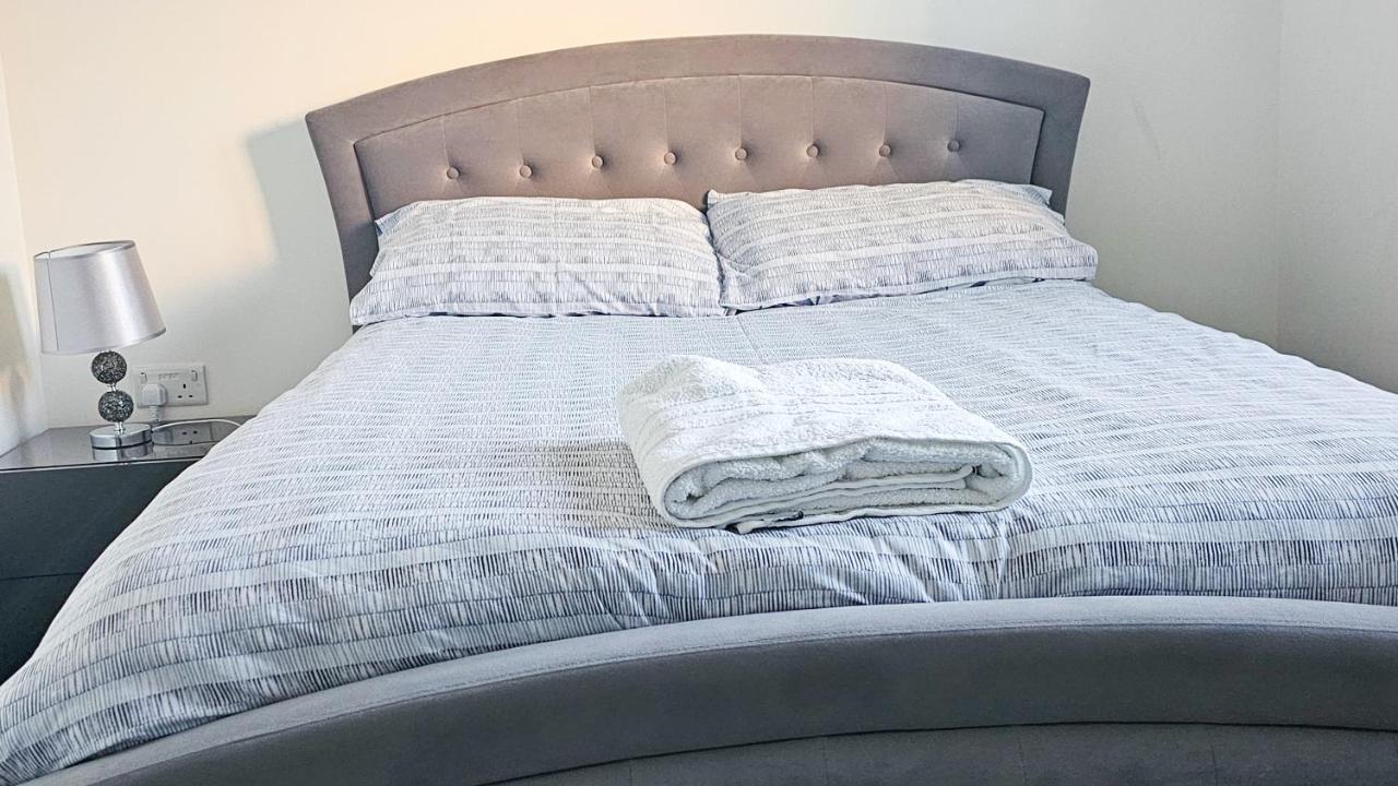 בריסטול Stunning Two-Bedroom Apartment At A3Ree, Free Parking, Near Cribbs Causeway Mall מראה חיצוני תמונה