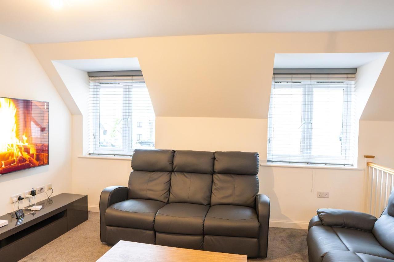 בריסטול Stunning Two-Bedroom Apartment At A3Ree, Free Parking, Near Cribbs Causeway Mall מראה חיצוני תמונה