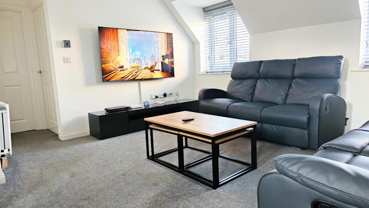 בריסטול Stunning Two-Bedroom Apartment At A3Ree, Free Parking, Near Cribbs Causeway Mall מראה חיצוני תמונה