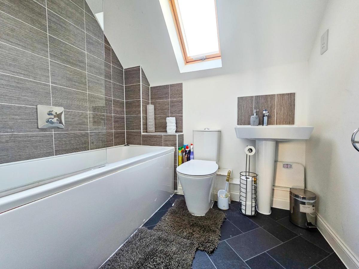 בריסטול Stunning Two-Bedroom Apartment At A3Ree, Free Parking, Near Cribbs Causeway Mall מראה חיצוני תמונה