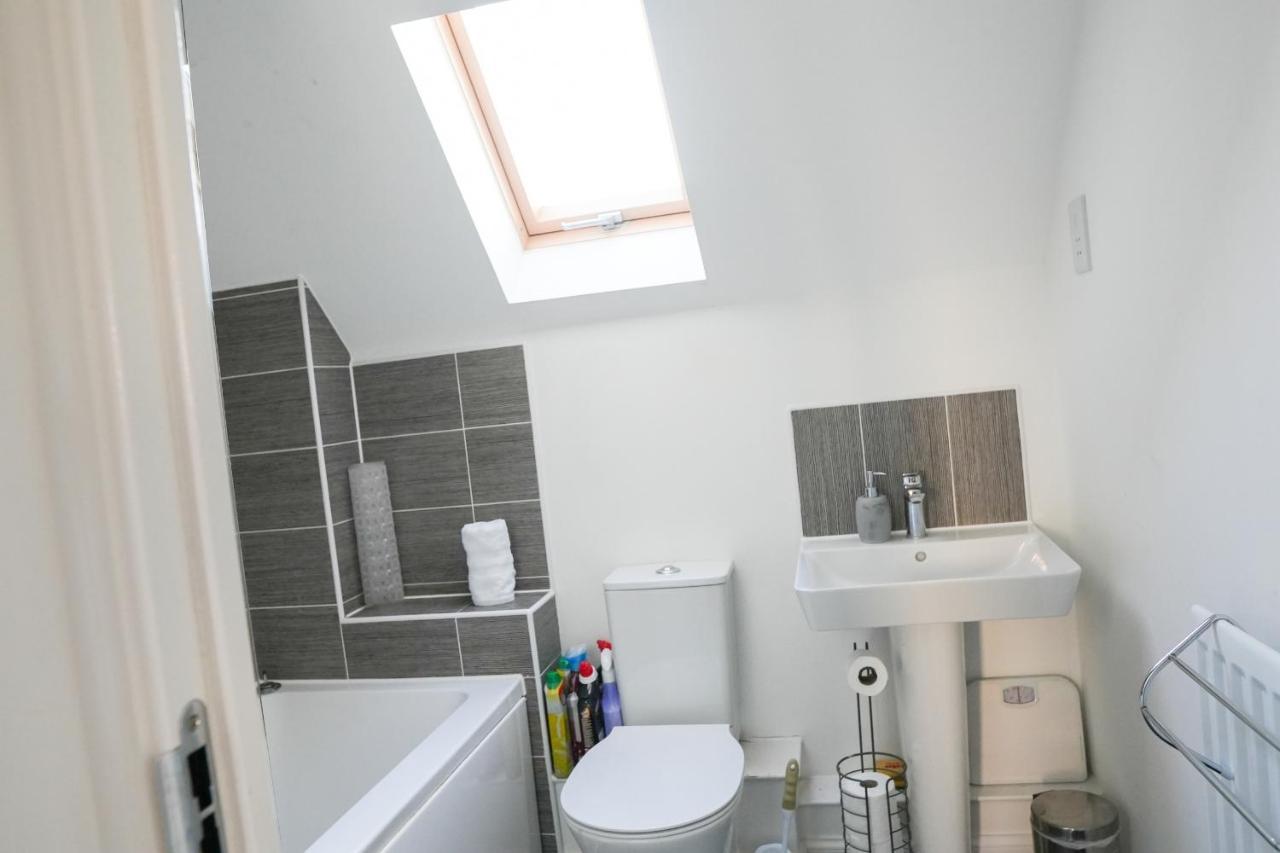 בריסטול Stunning Two-Bedroom Apartment At A3Ree, Free Parking, Near Cribbs Causeway Mall מראה חיצוני תמונה